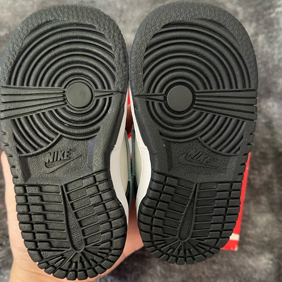 Nike Dunk Low - Picture 9 of 11